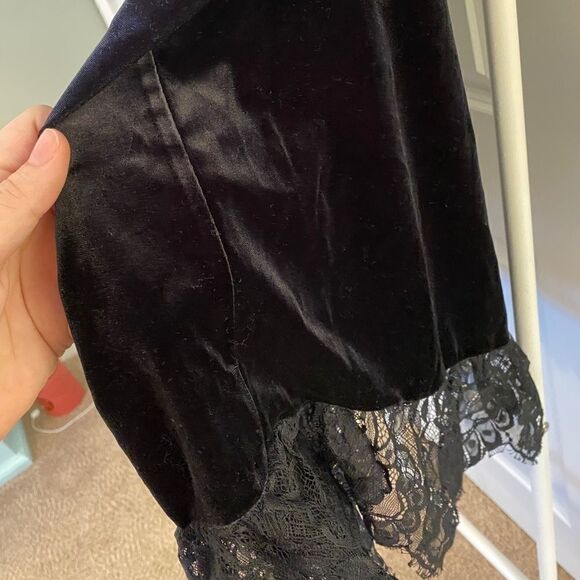 Adriana Papell L Black Velvet/Lace Top - Picture 6 of 10